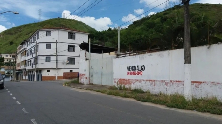 Terreno à venda, 1300m² - Foto 1