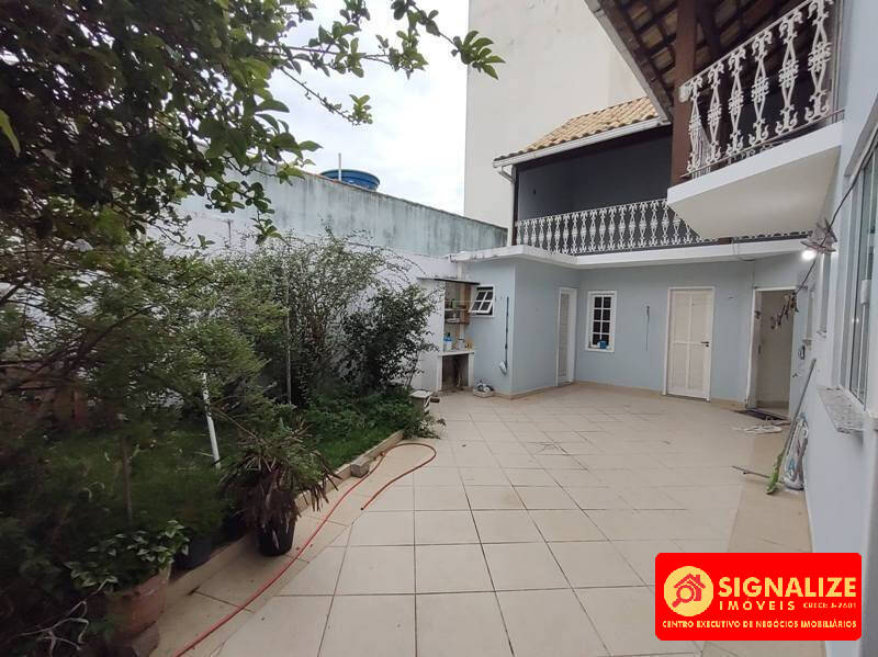 Casa à venda com 4 quartos, 100m² - Foto 4