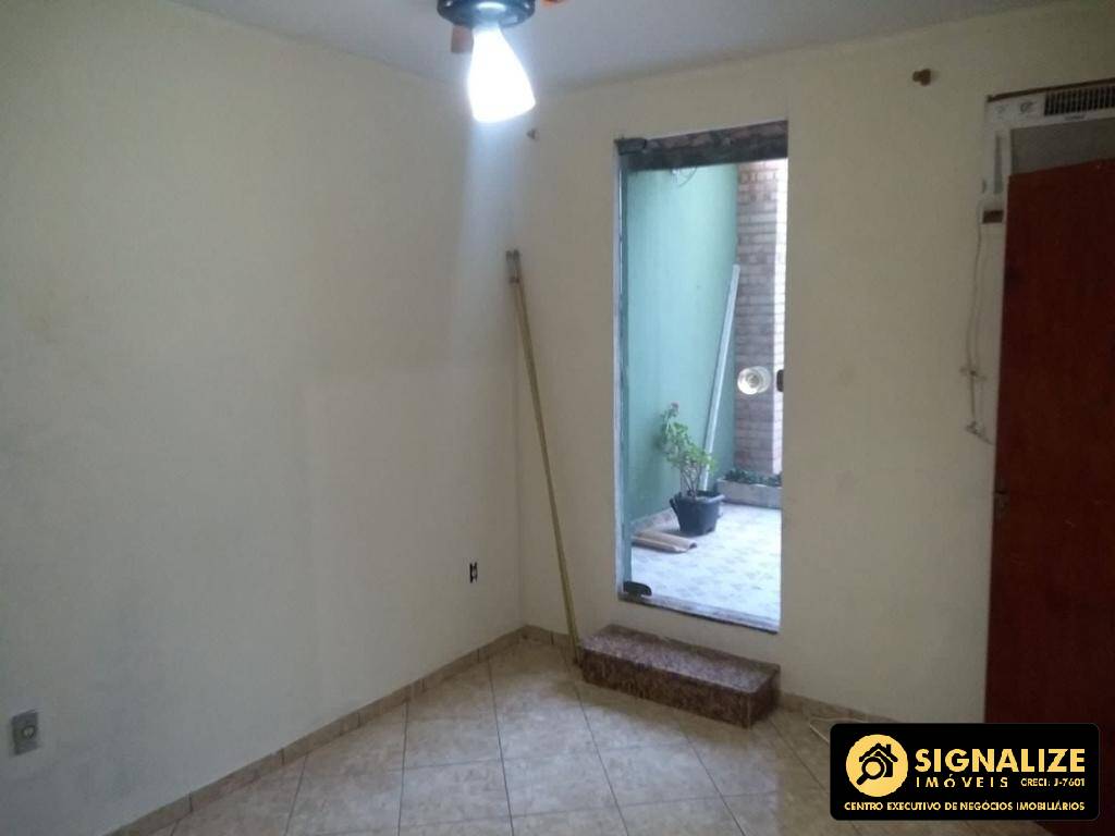 Casa à venda com 6 quartos, 200m² - Foto 9