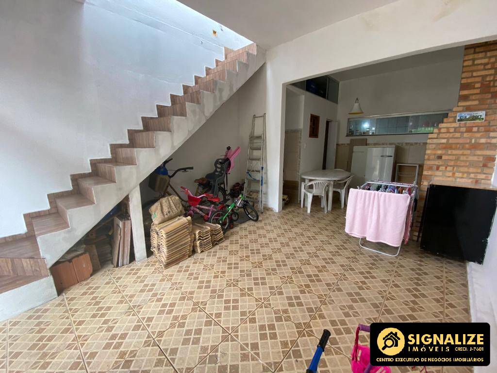 Casa à venda com 6 quartos, 200m² - Foto 20