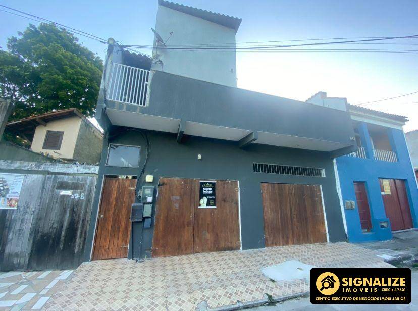 Casa à venda com 6 quartos, 200m² - Foto 1