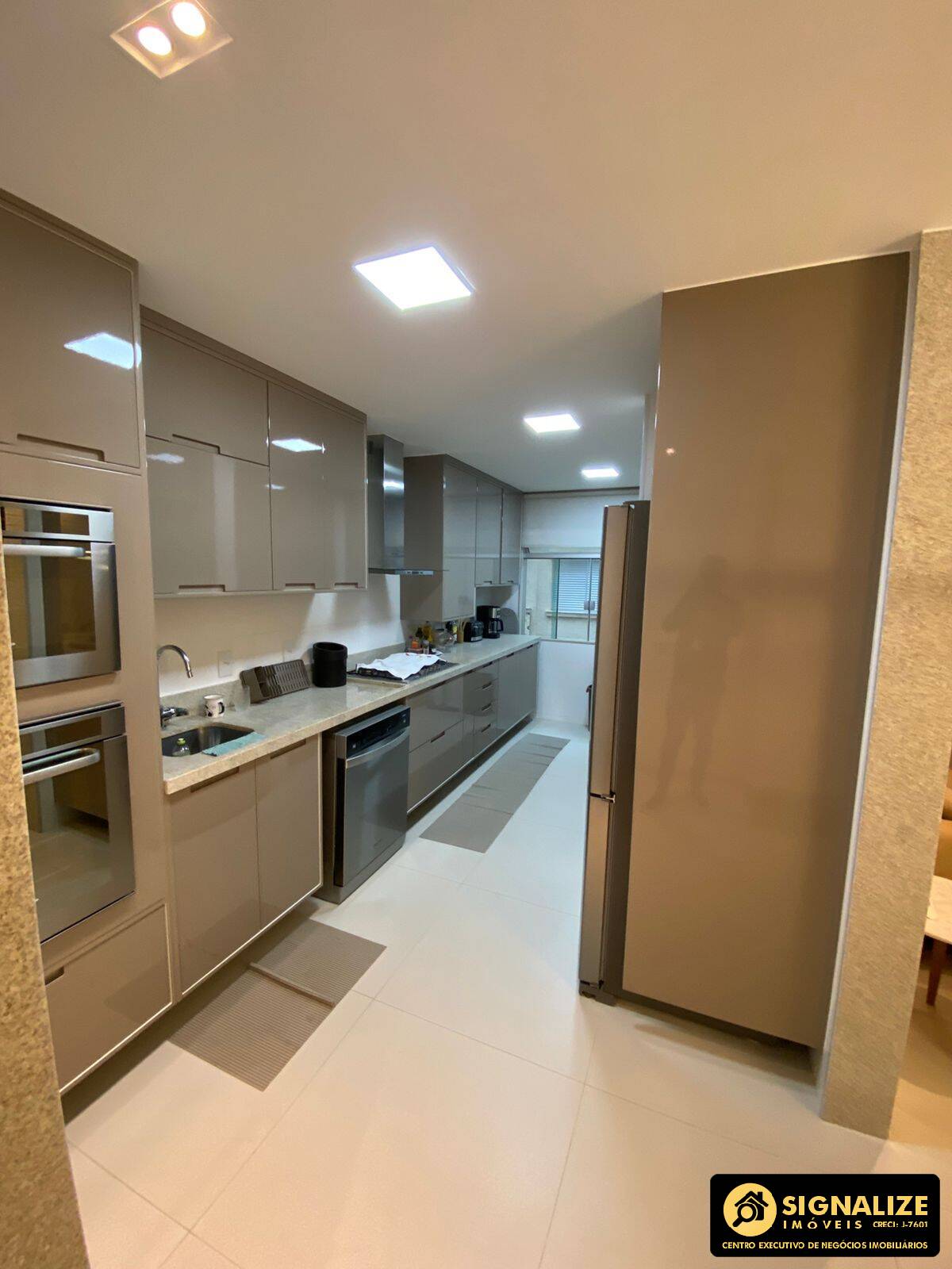 Apartamento à venda com 3 quartos, 182m² - Foto 8