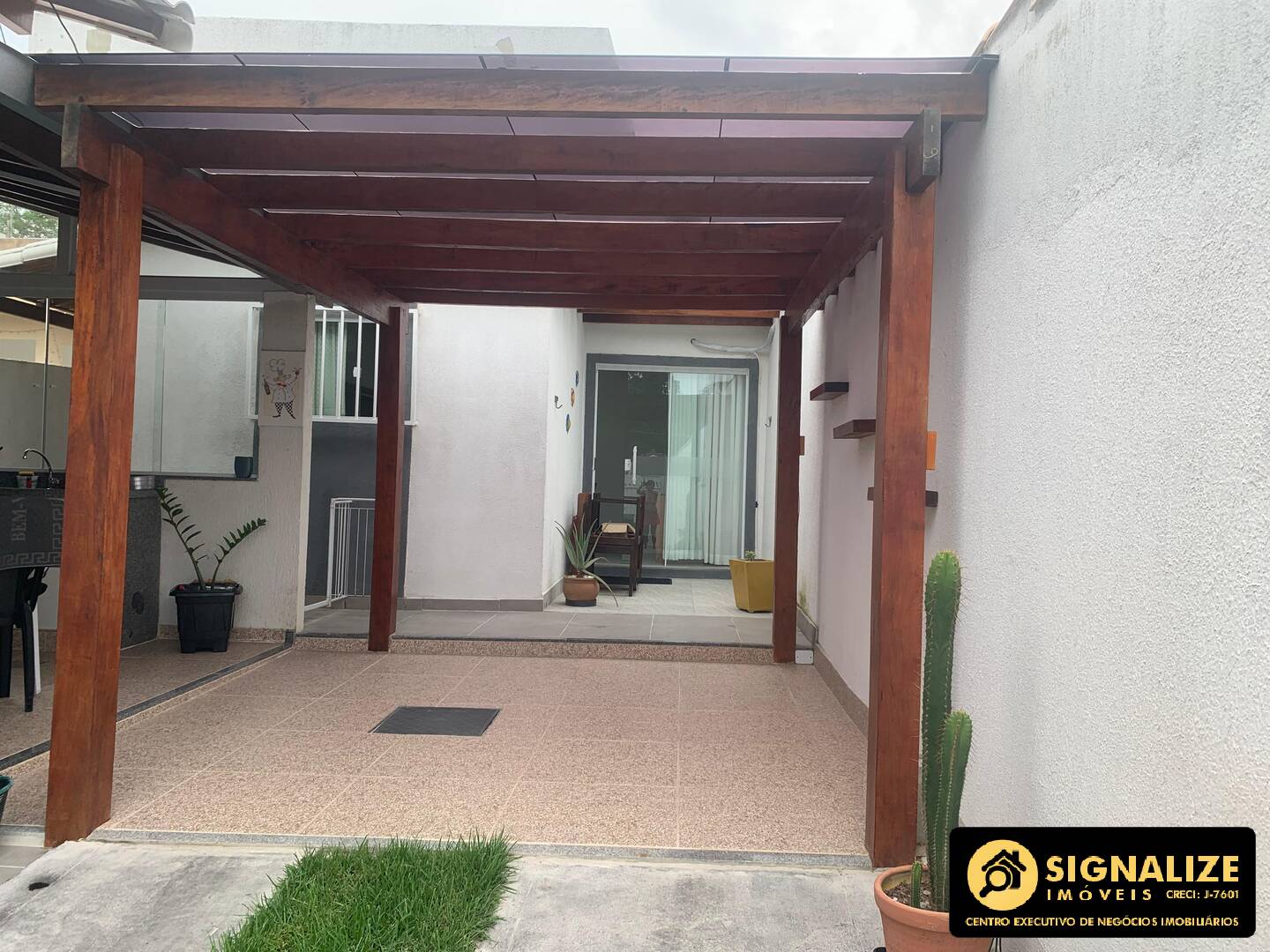 Casa à venda com 4 quartos, 120m² - Foto 1